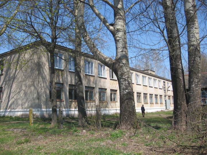 Дом по уходу за престарелыми. Раньше в этом здании была больница, школа, детский дом.