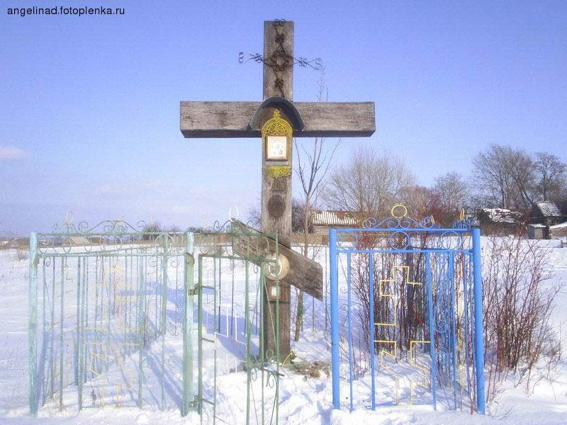 Крест на месте алтаря Свято-Никольского храма