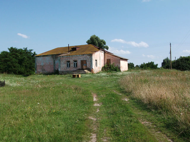 Бывший клуб на ул. Советской, установленный на месте Огородненской Николаевской церкви. Здание не сохранилось.
