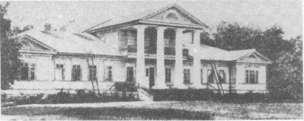 Łunin.1914r.pałac od strony podjazdu.Wybudowany w początku XIX wieku.Siedziba księcia.Franciszka  Drucko-Lubeckiego i jego potomków.Został spalony w 1918r.wraz z całym zbiorem pamiątek,biblioteką polsko-francuską i wieloma dokumentami.