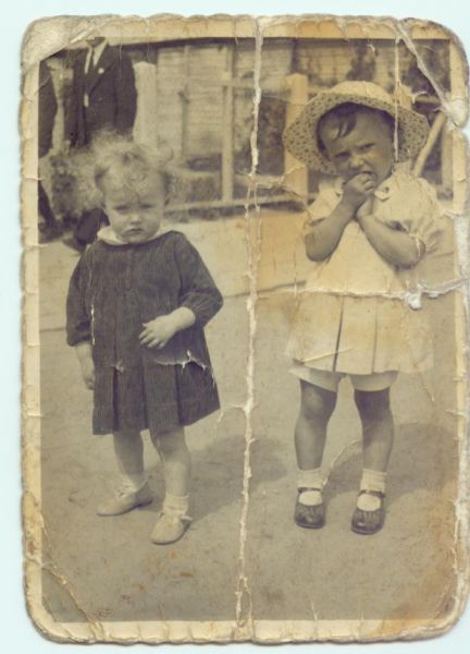 Pińsk.1939r.Moje Kuzynki./Wiesia-1935r,Marysia-1937r.