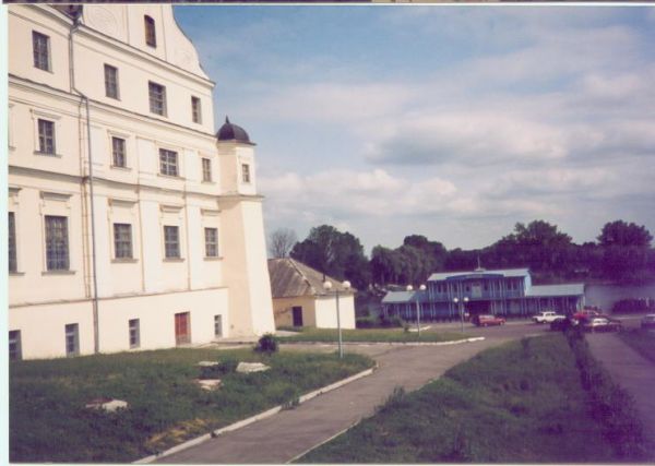 Pińsk.2003r. widok na przystań.Po lewej kolegium Jezuitów-