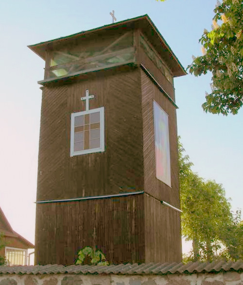 Dzwonnica przy kościele