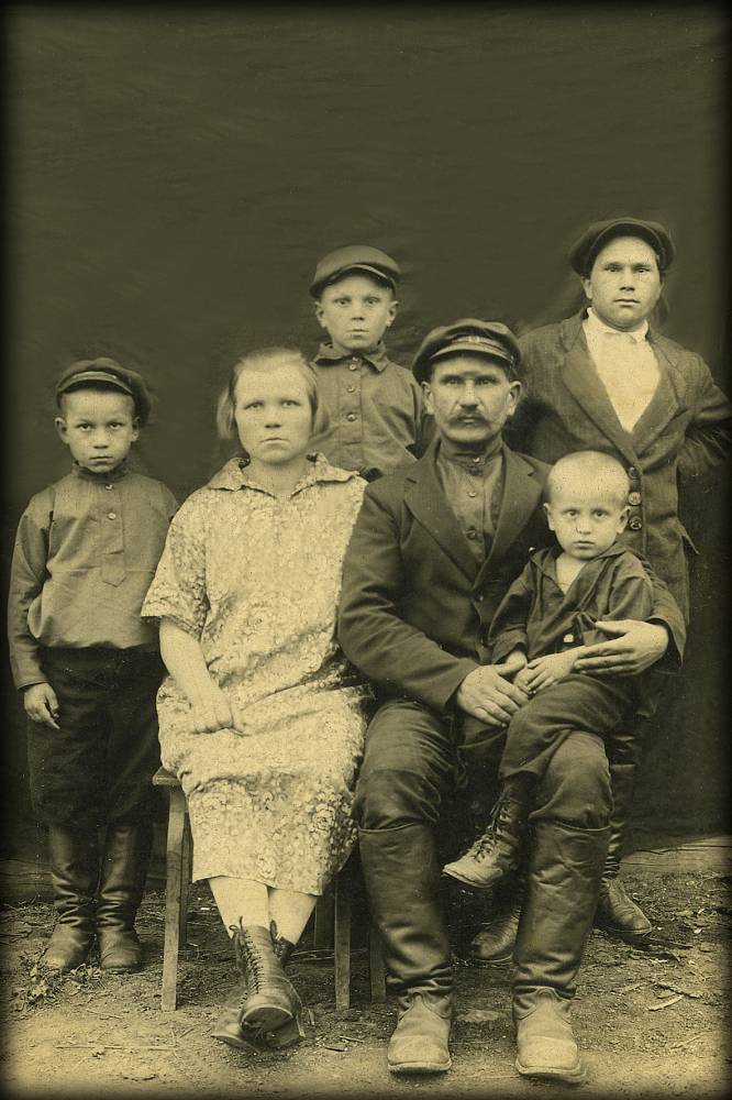 Гаврил и Ульяна с детьми Степан Иван Афанасий и ?