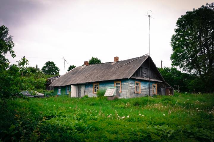Opsa powiat Brasław ul. Widzka. Do 1945 r. dom Karoliny i Wacława Szymkiewiczów. W tym domu w 1910 r. urodził się mój ojciec - Antoni Szymkiewicz oraz jego rodzeństwo - Wacław, Józef i Karolina.