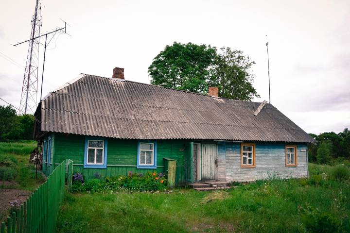 Opsa powiat Brasław ul. Widzka. Do 1945 r. dom Szymkiewiczów. W tym domu w 1910 r. urodził się mój ojciec - Antoni Szymkiewicz.