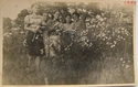 W środku Genowefa Tatol. Data może wskazywać, że fotografia jest zrobiona w czasie robót przymusowych na Łotwie. W środku Genowefa Tatol. Data może wskazywać, że fotografia jest zrobiona w czasie robót przymusowych na Łotwie.