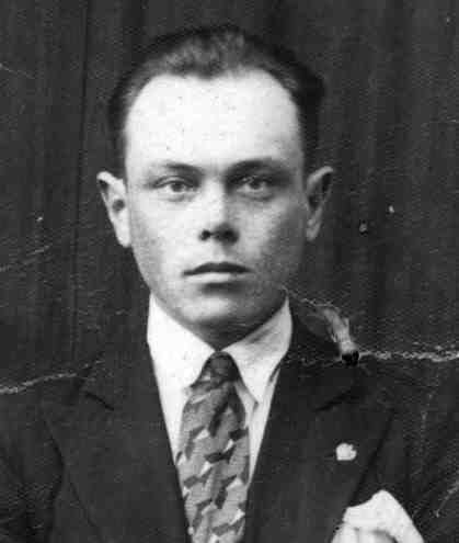 Antoni Szymkiewicz , syn Karoliny . Fotografia z czasów zamieszkiwania w rodzinnej Opsie.