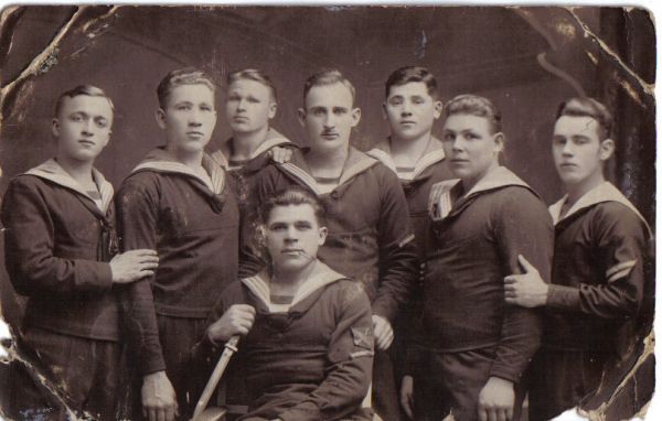 2-gi z prawej Burdziełowski Włodzimierz s. Aleksandra w Gdyni