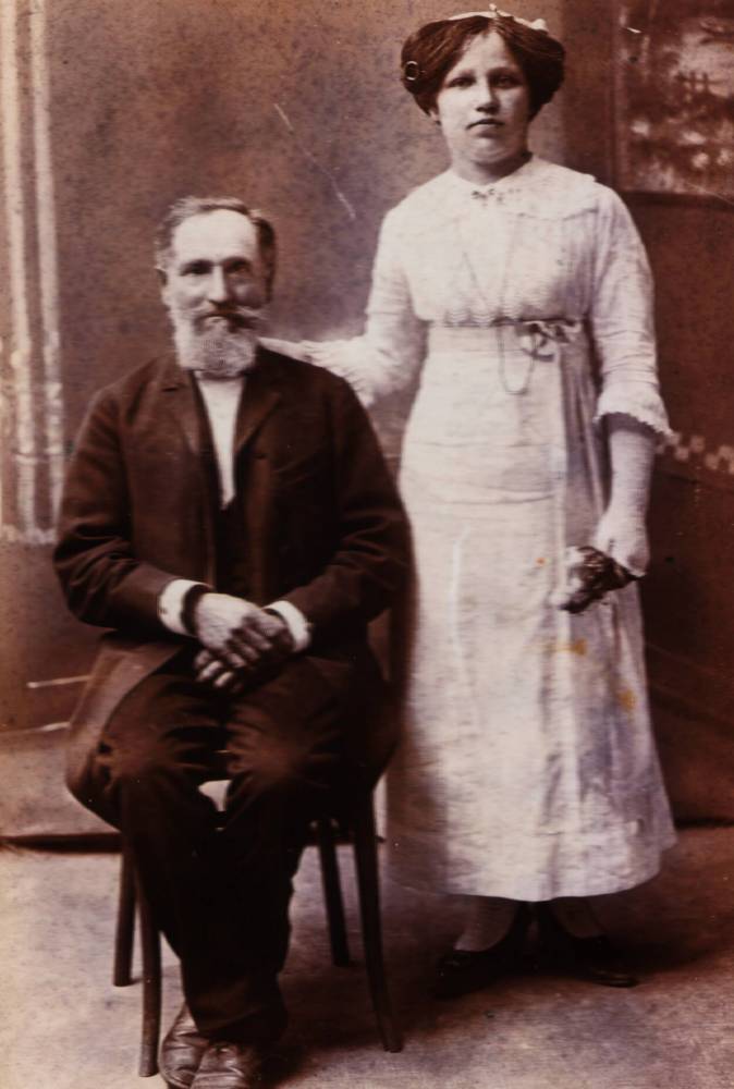 Rytwinski Pavel (1856 г.р.) z corka Stefania (1895 г.р.) w chasu shlubu 1915 г. 