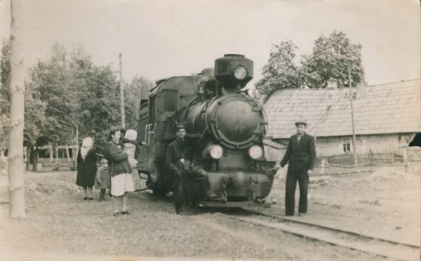 Бярозаўка. Паравоз ВП1, пры павароце на вуліцу Жалезнадарожную. Фота Карвігі А.В. 1951 г.