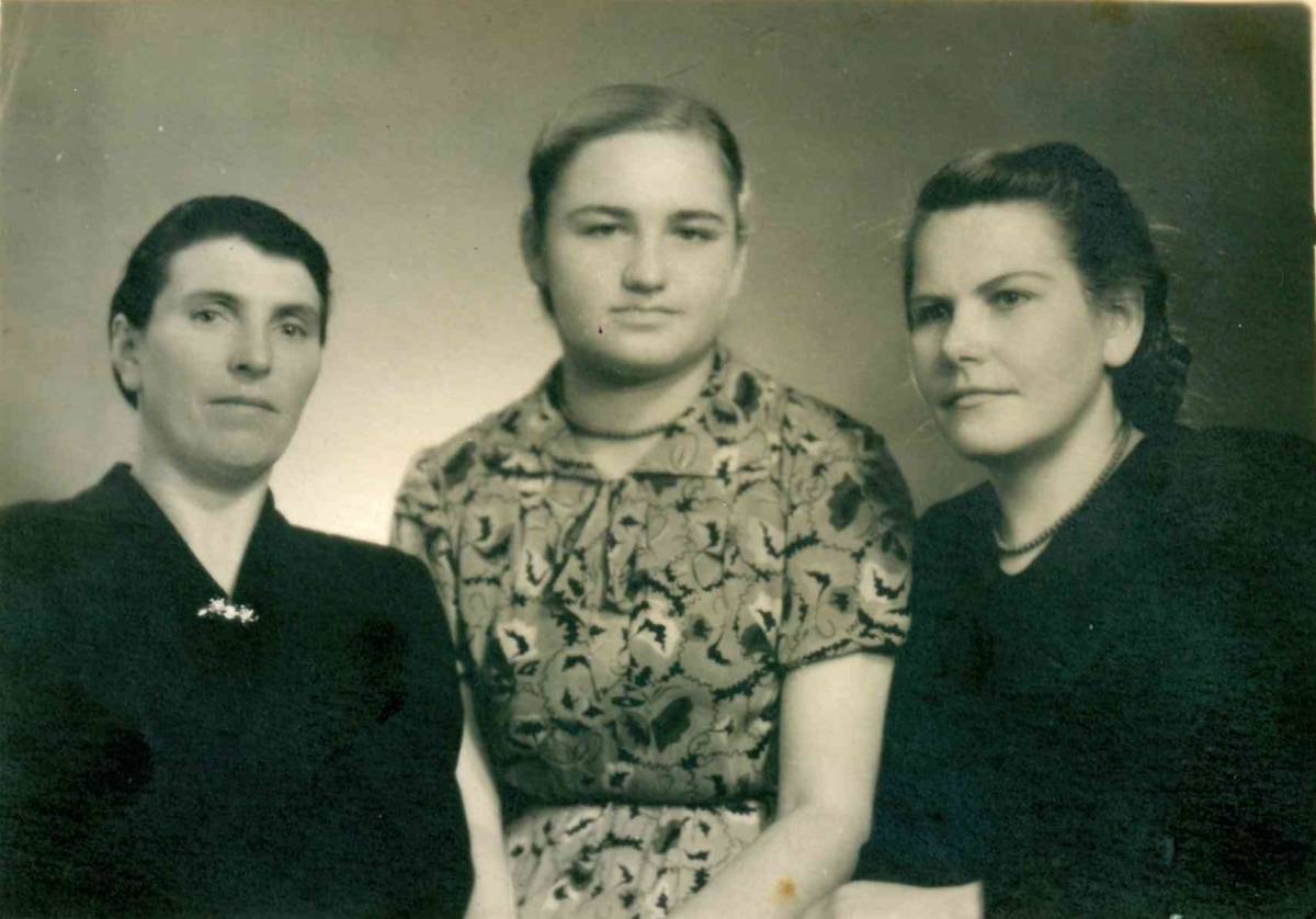 Мария Михайловна Денисевич, Ирина Викентьевна Ментюк и Вера Климович (рожд. г.Нюбург США)