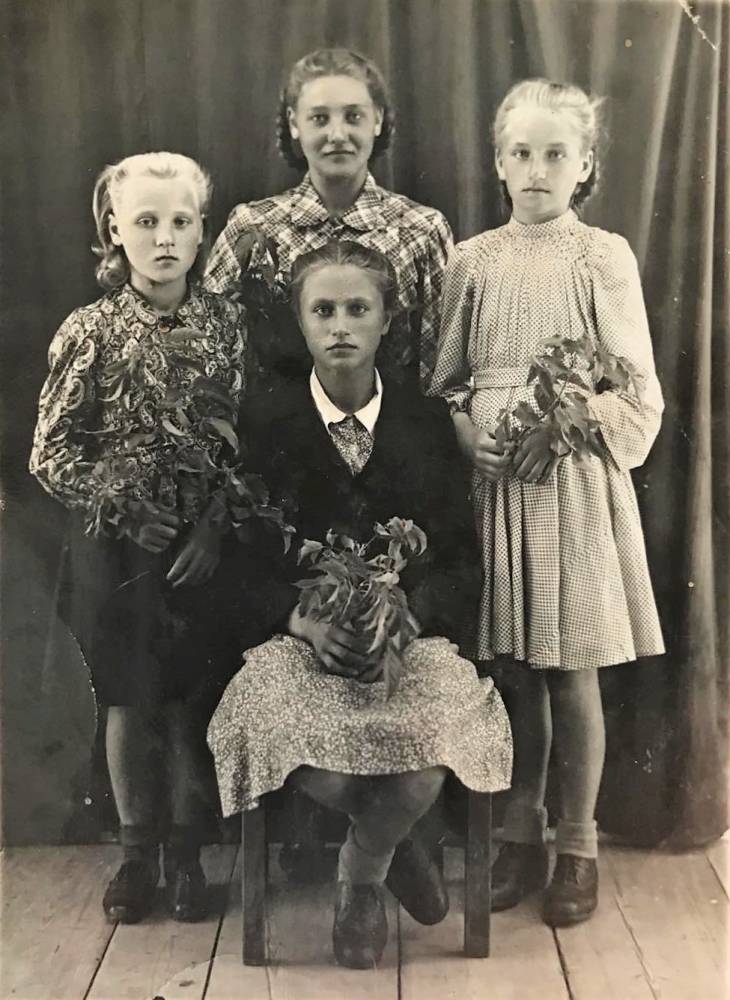 Ванда, Вероника Нехвядович, Ирина и Леонора Ментюк Ванда, Вероника Нехвядович, Ирина и Леонора Ментюк