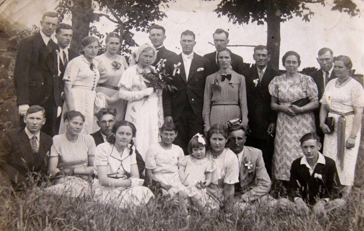 Na fotografii Białeccy, Łobaczowie, Niedroszlańscy, Samotyja Lenczewscy.