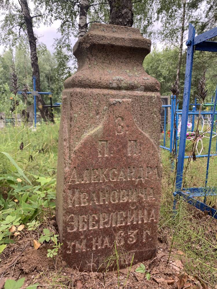 На кладбище в Старых Волосовичах