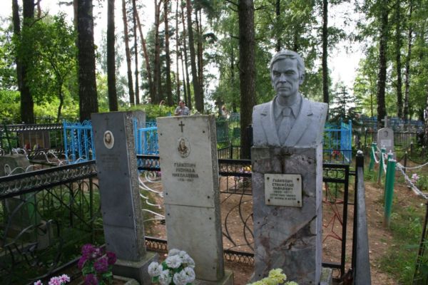 Cmentarz przy drodze Łomasze - Waśkowo (chyba 500 m od Łozy).<br>Stanisław Hajkowicz. Na tym cmentarzu byli pochowani: mój Brat  (1938?) i moja Babcia (1942?)