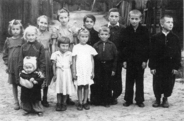 Дзеці вёскі Гардзейчыкі. 1957 г.