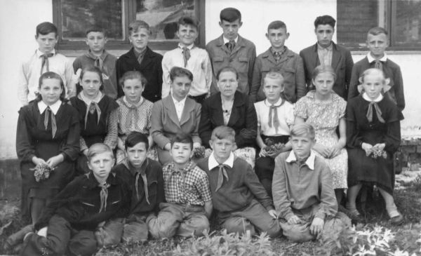 Дзеці вёскі Гардзейчыкі ў Палонкаўскай СШ. Пачатак 60-х гг.