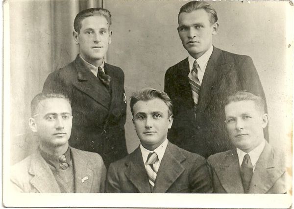 Uczniowie Państwowej Średniej Szkoły Ogrodniczej w Wilnie rok 1937. ( Witold Krugły, L. Łojko, St. Biernacki)