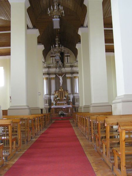 Ołtarz główny w kościele