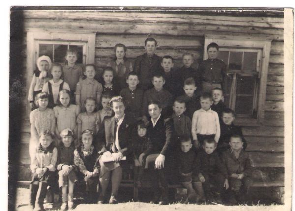 Przed szkołą - 1946 lub 1947 rok