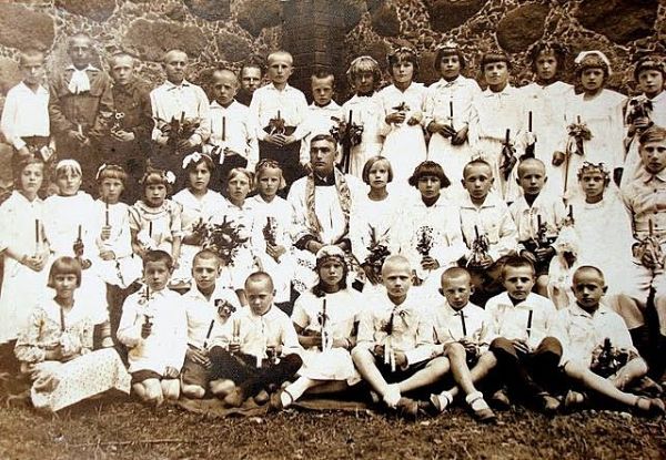 Около костёла(начало 1930 годов)