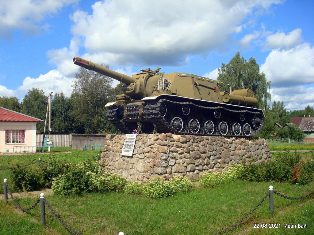 Памятник танкистам 24 танковой бригады, 5-го танкового корпуса, 1-го прибалтийского фронта, принимавшим участие в освобождении Мишневичского Сельского совета