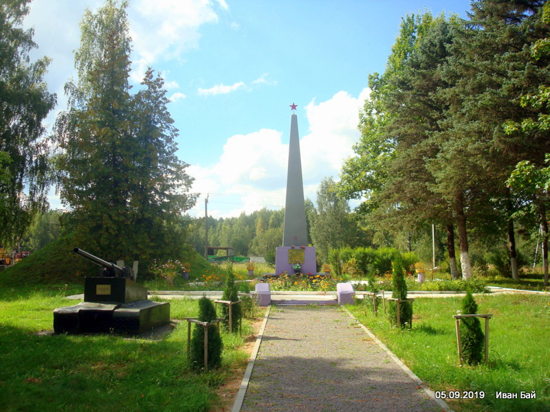 Памятник погибшим в д. Нивки Памятник погибшим в д. Нивки