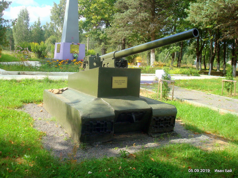 Памятник в Нивках Памятник в Нивках