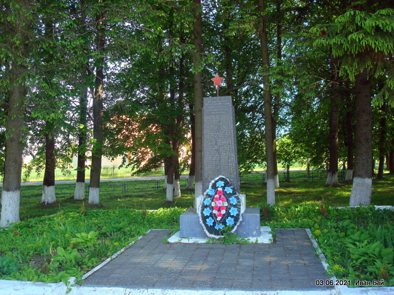 Памятник землякам в парке деревни Рудковщина