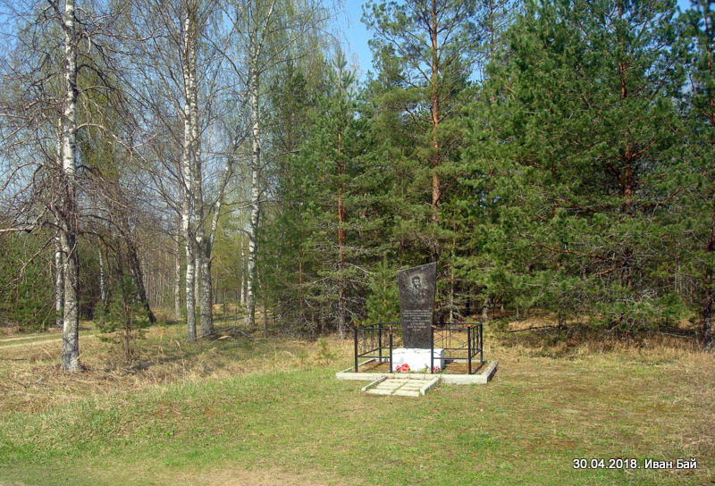 Памятник Кульневу около дороги