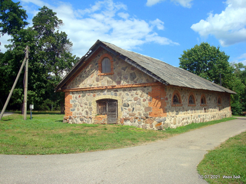 Постройка в усадьбе