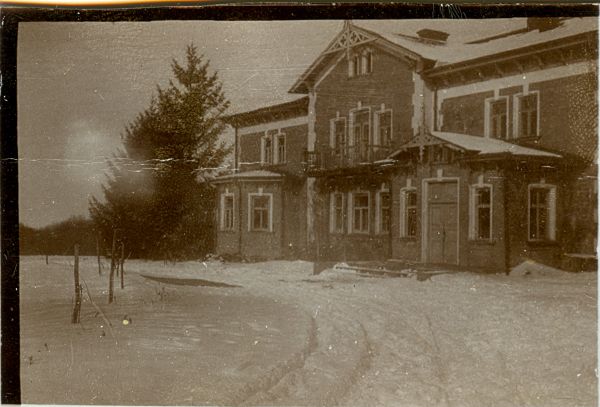 Dwór w majątku Stare Bieniakonie - stan z około 1920 roku - od strony stawu