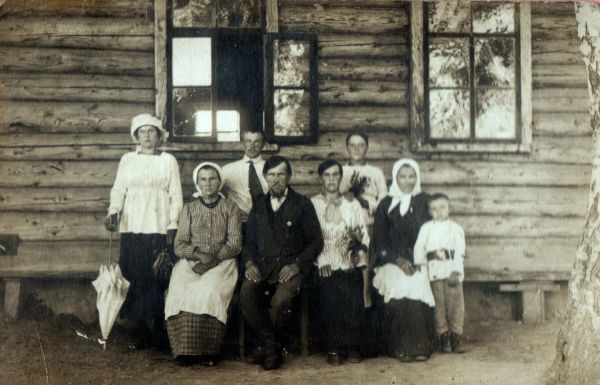 Деревня ганышево,Шульгины.В центре прадедедушка  Федос Кириллович.1914г.