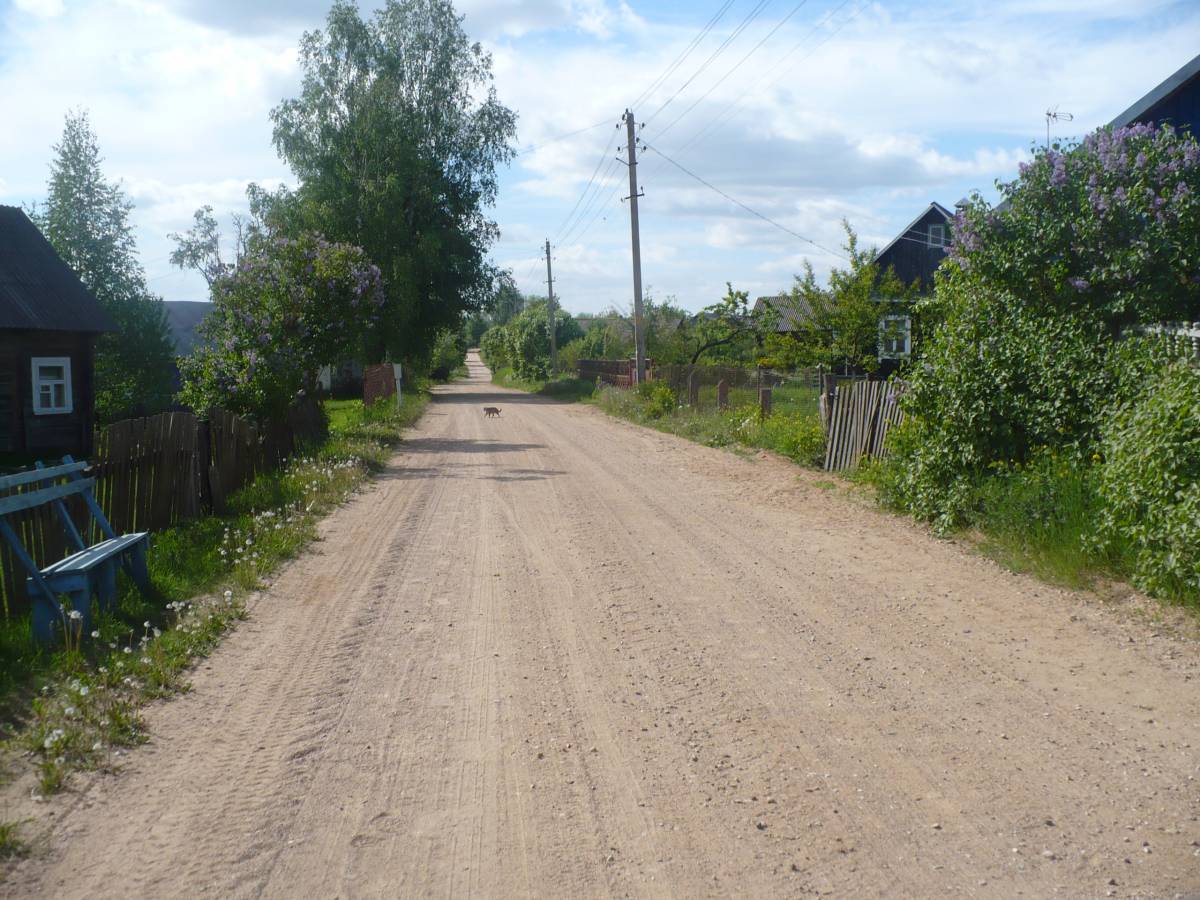 droga przez wies Krety Brzeg