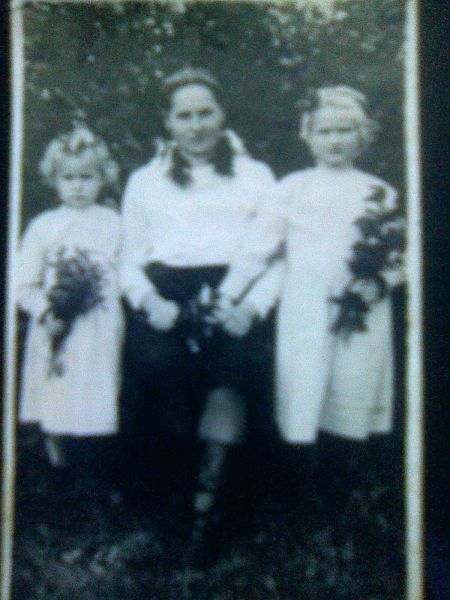 w.Saple(Sowpli) źona Nina z dziećmi Wiera i Mania 1948 rok