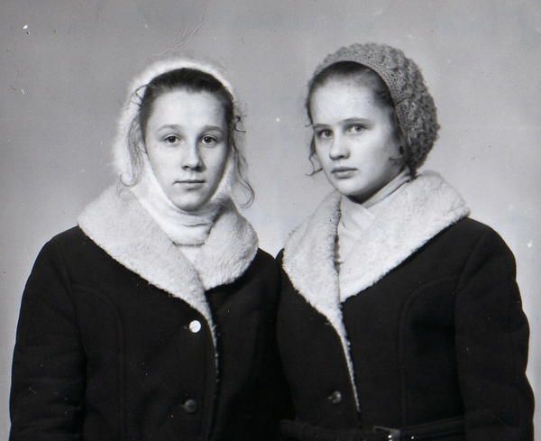 Teresa Bancewicz z koleżanką.<br>Prawdopodobnie mieszka w Lidzie.
