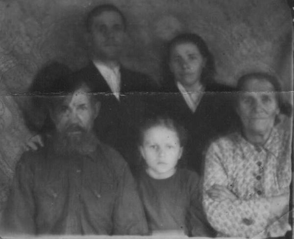 1.1.Сущик Андрей Иванович<br>1.2.Стрибук Нина Захаровна 11.04.1937<br>1.3..Сущик (Лукашевич) Ульяна Елисеевна (1889 - 29.05.1969)<br>2.1.Сущик Дмитрий Андреевич (15.12.1926 - 30.10.1988)<br>2.2.Сущик (Стрибук) Клавдия Захаровна (09.12.1926 - 16.05.2002)