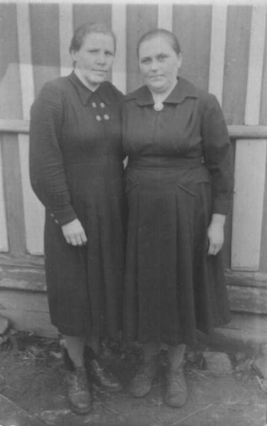 1.1.Сущик (Стрибук) Клавдия Захаровна  (09.12.1926 - 16.05.2002)<br>1.2.Дубнова Евгения, кума Клавдии Захаровны из,  г.Турова