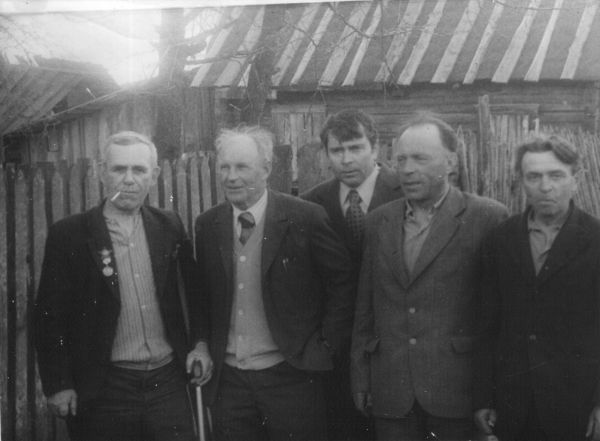 1.1.Сущик Дмитрий Андреевич (15.12.1926 - 30.10.1988)<br>1.2.Стрибук Иван-старший Захарьевич (10.05.1921 - 02.06.1981)<br>1.3.Романюк Николай Никанорович (19.12.1929 - 18.11.2011) <br>1.4.Булацкий Алексей-младший Никанорович (06.12.1931 - 14.06.2007)<br>2.1.Булацкий Михаил Никанорович (23.05.1940 - 14.07.2004)<br><br>22.04.1979 года