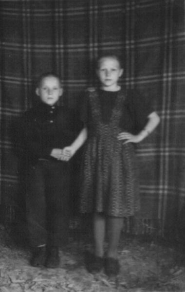 Сущик Владимир Демидович (20.12.1938 - 03.07.2002)<br>Стрибук Нина Захаровна 11.04.1937