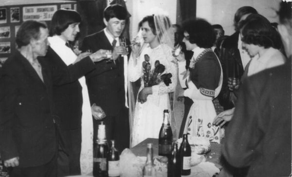 жених<br>Романюк Николай Николаевич <br>невеста<br>Алесич Нина Николаевна<br><br>22.04.1979 года