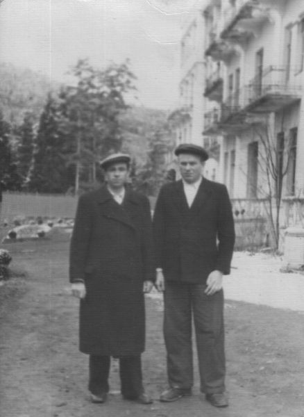 Булацкий Алексей-старший Никанорович, (14.02.1924 -  04.10.1954),  с другом в санаторий, Грузия