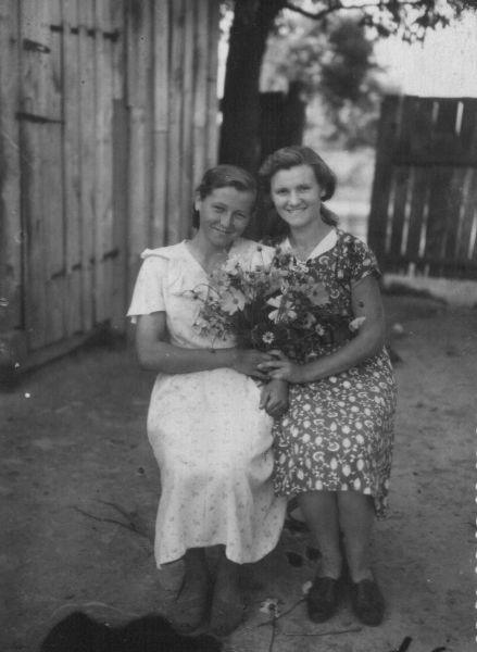 Смальцер Екатерина Ивановна 22.06.1940<br>Сакун Алла Ивановна<br>