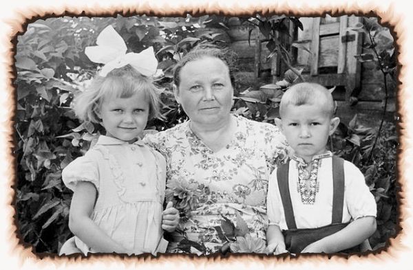 Гусенок Людмила Ильинична<br>Стрибук (Сущенко) Пелагея Кирилловна<br>Гусенок Андрей Ильич
