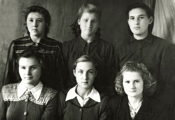 9 класс:<br>1. Стрибук Таисия Степановна<br>01.1954 года 