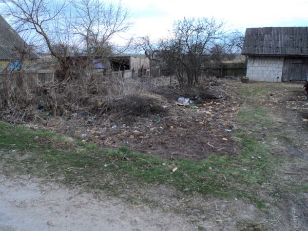 здесь был дом семьи <br>Коток Вячеслава Михайловича <br><br>фото от 13.04.2011 года