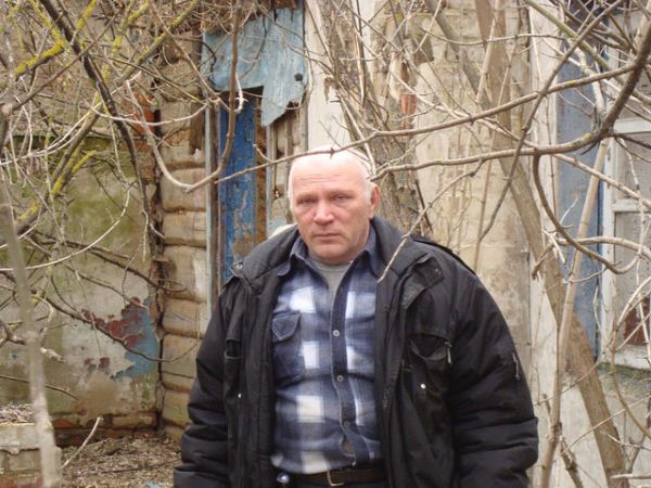 Домик с окнами в сад...<br>Я сюда возвращусь, может быть, слишком поздно