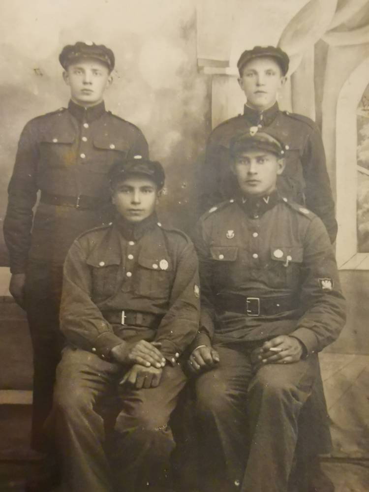 Konstanty Mięńciuk od prawej  Konstanty Mięńciuk od prawej