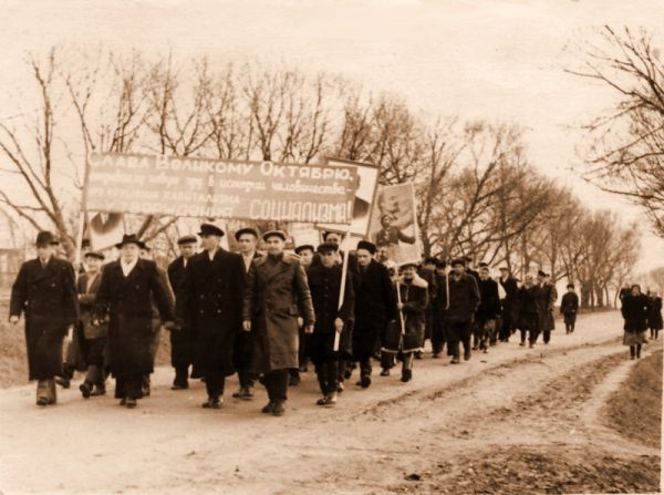 1954г. Октябрьская демонстрация.